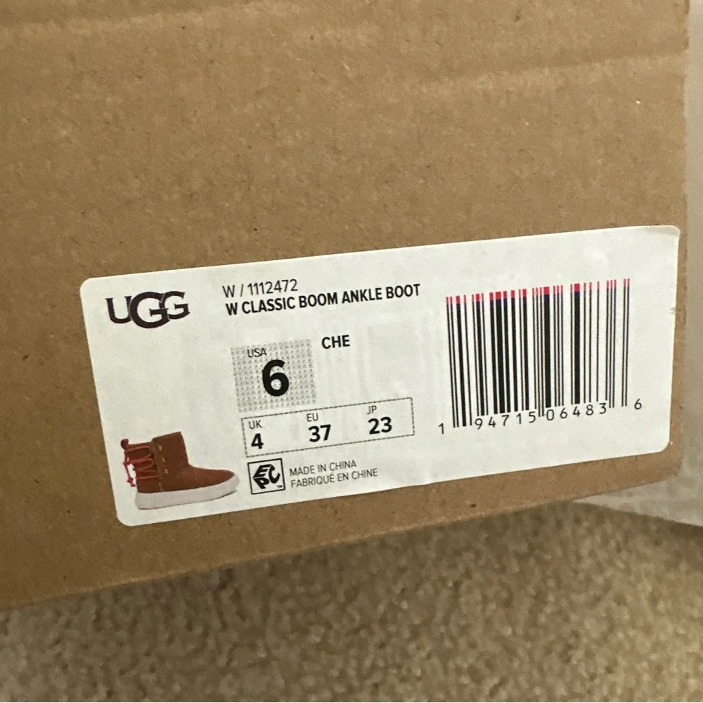 Ugg Classic Boom Ankle Boot - Picture 5 of 5